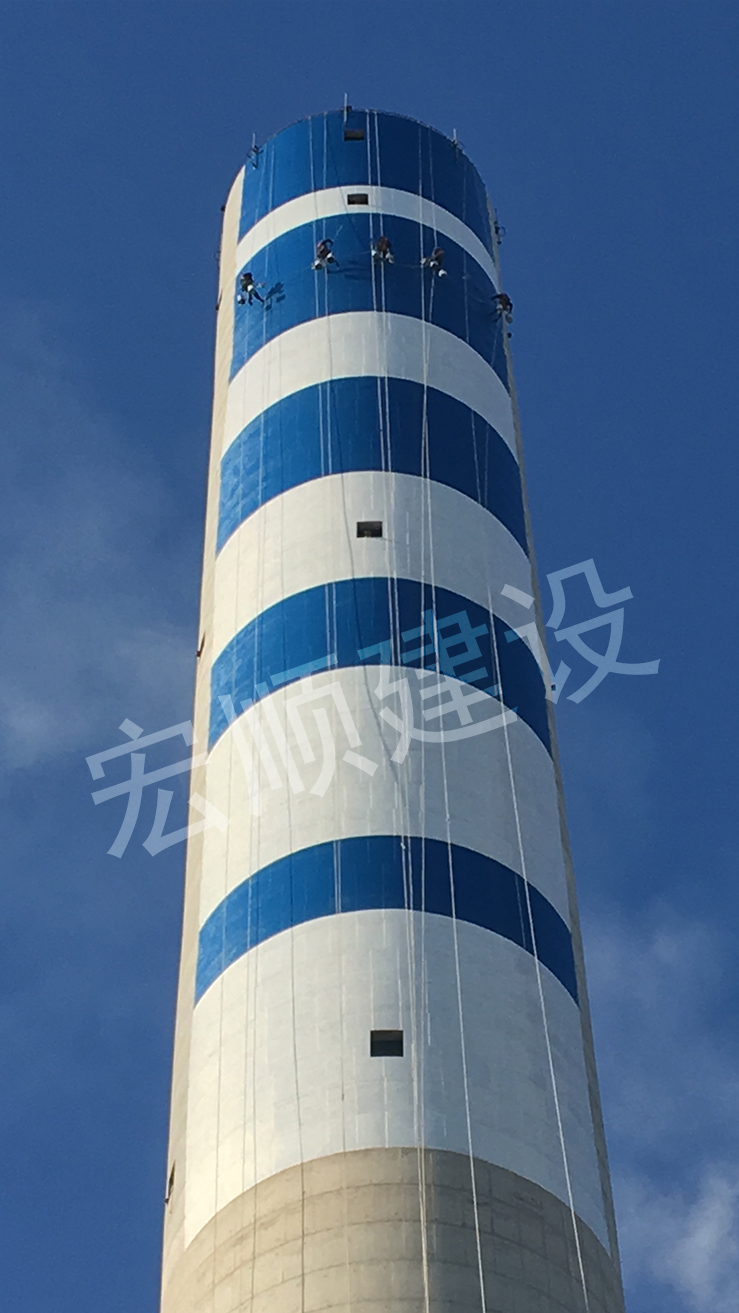 水泥煙囪外壁刷藍(lán)白色環(huán)標(biāo)識(shí)能讓城市環(huán)境添加一道風(fēng)景！